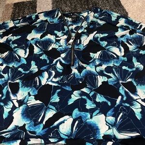 Women’s blouse with zipper
Great condition